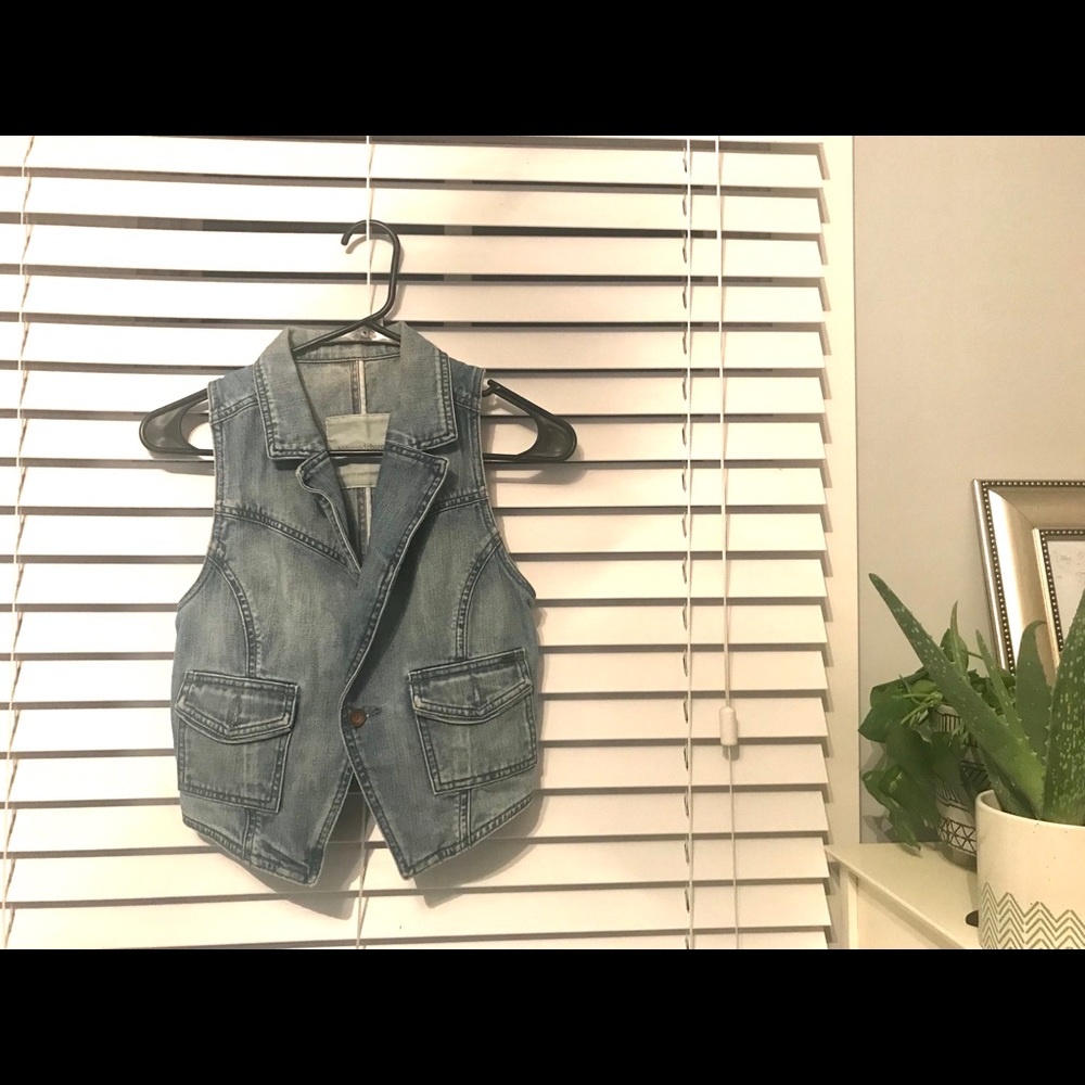 Jean Vest
